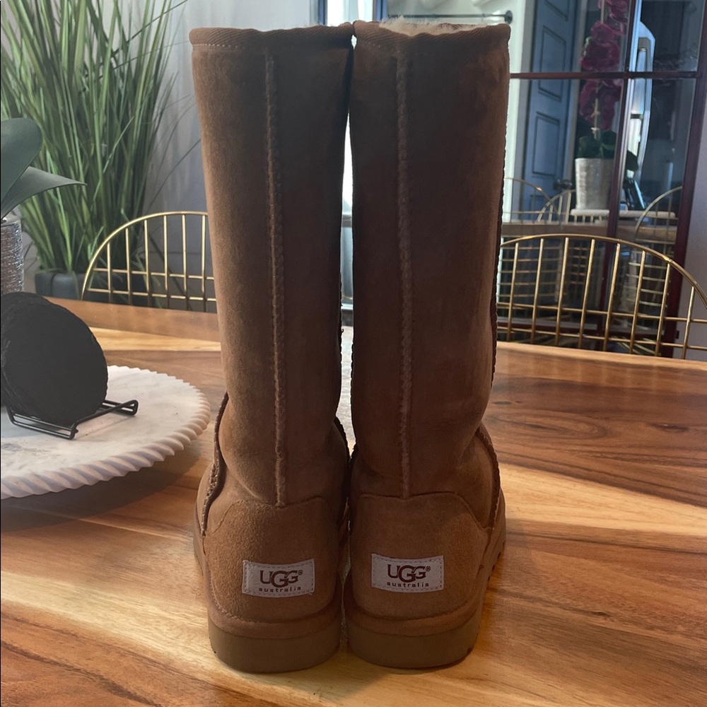 🤎Like New!🤎
UGG Tall Chestnut Boots